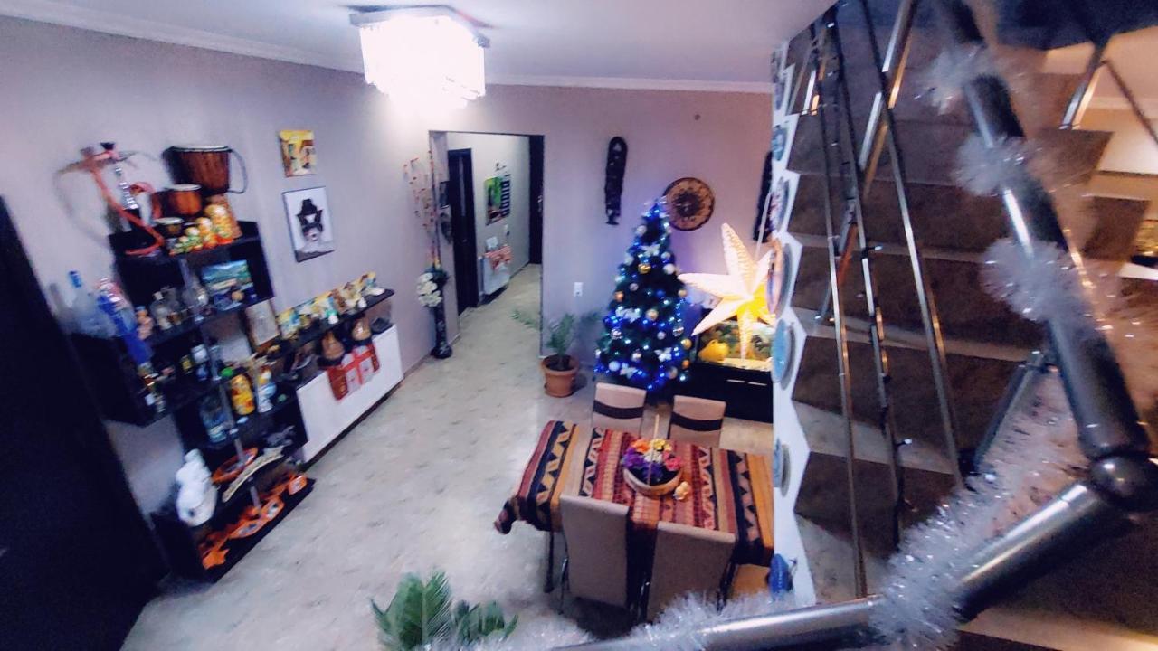 Guesthouse Different ティビリシ エクステリア 写真
