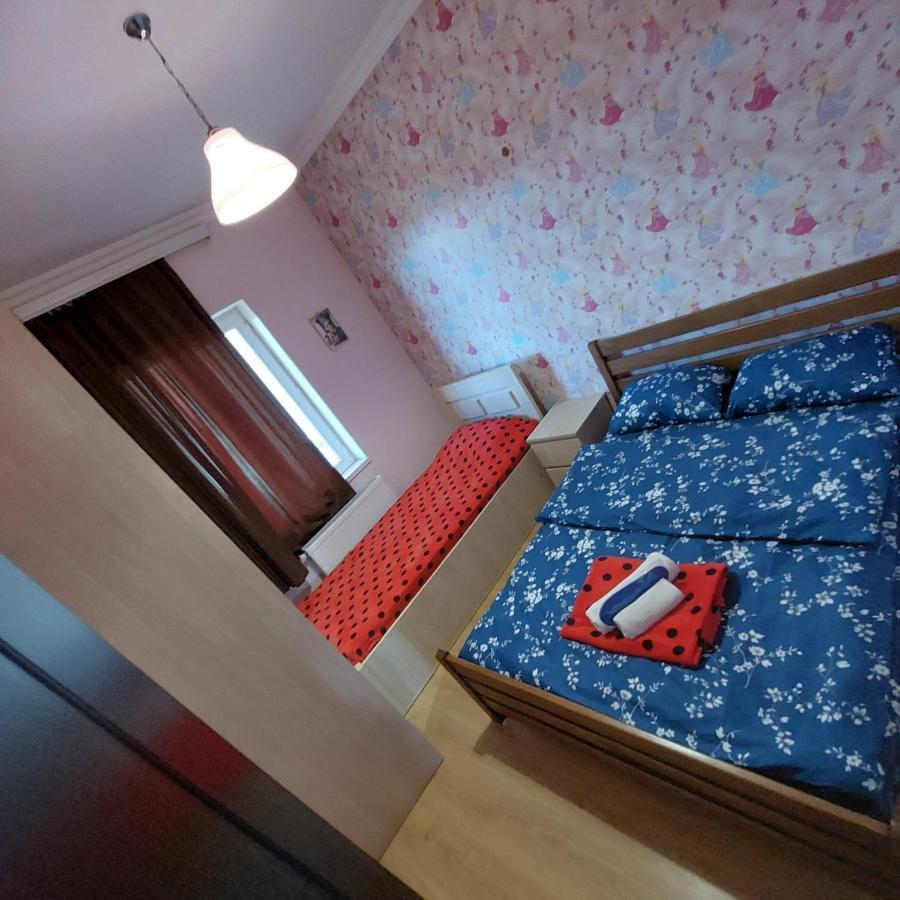 Guesthouse Different ティビリシ エクステリア 写真