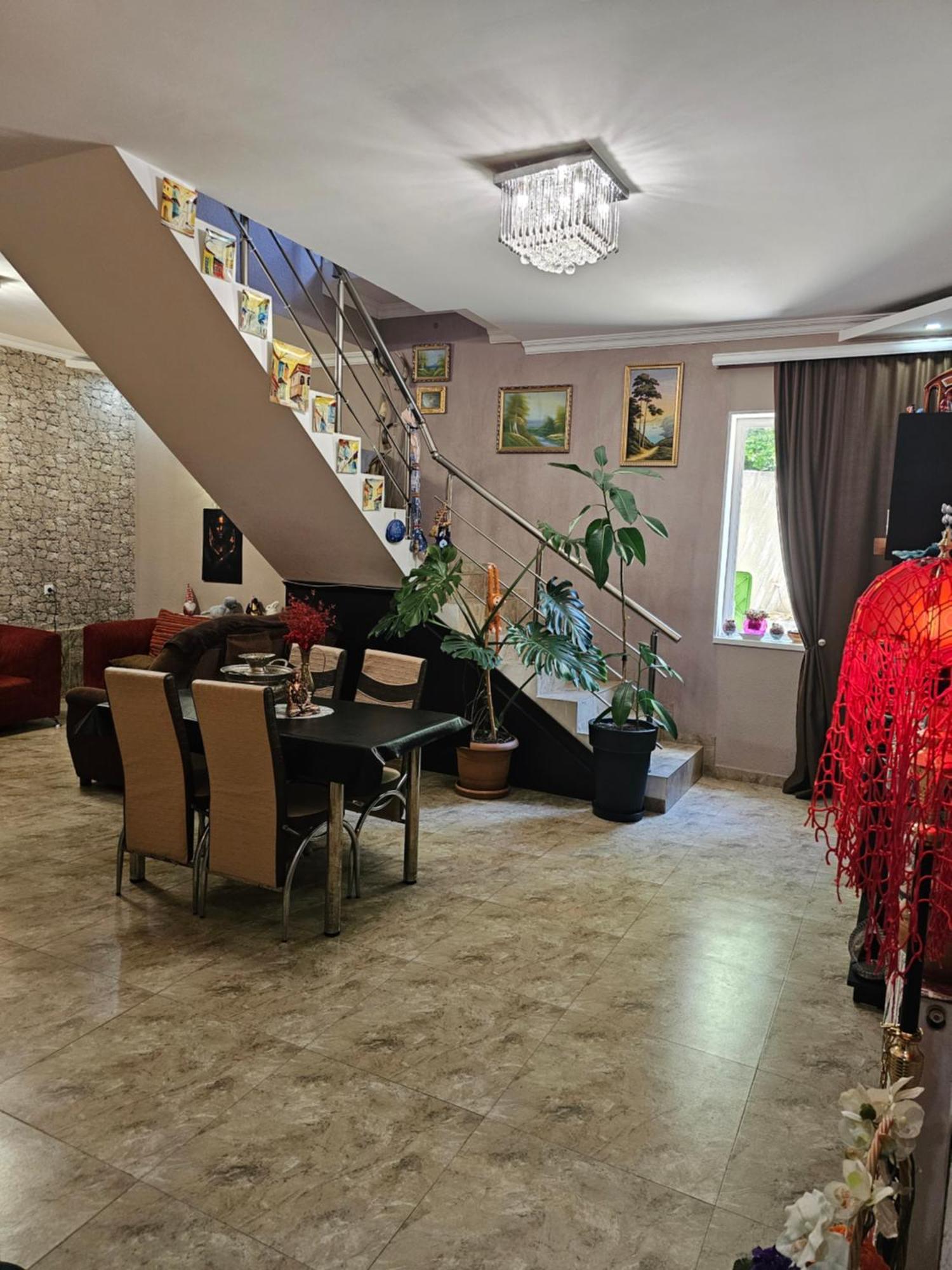 Guesthouse Different ティビリシ エクステリア 写真