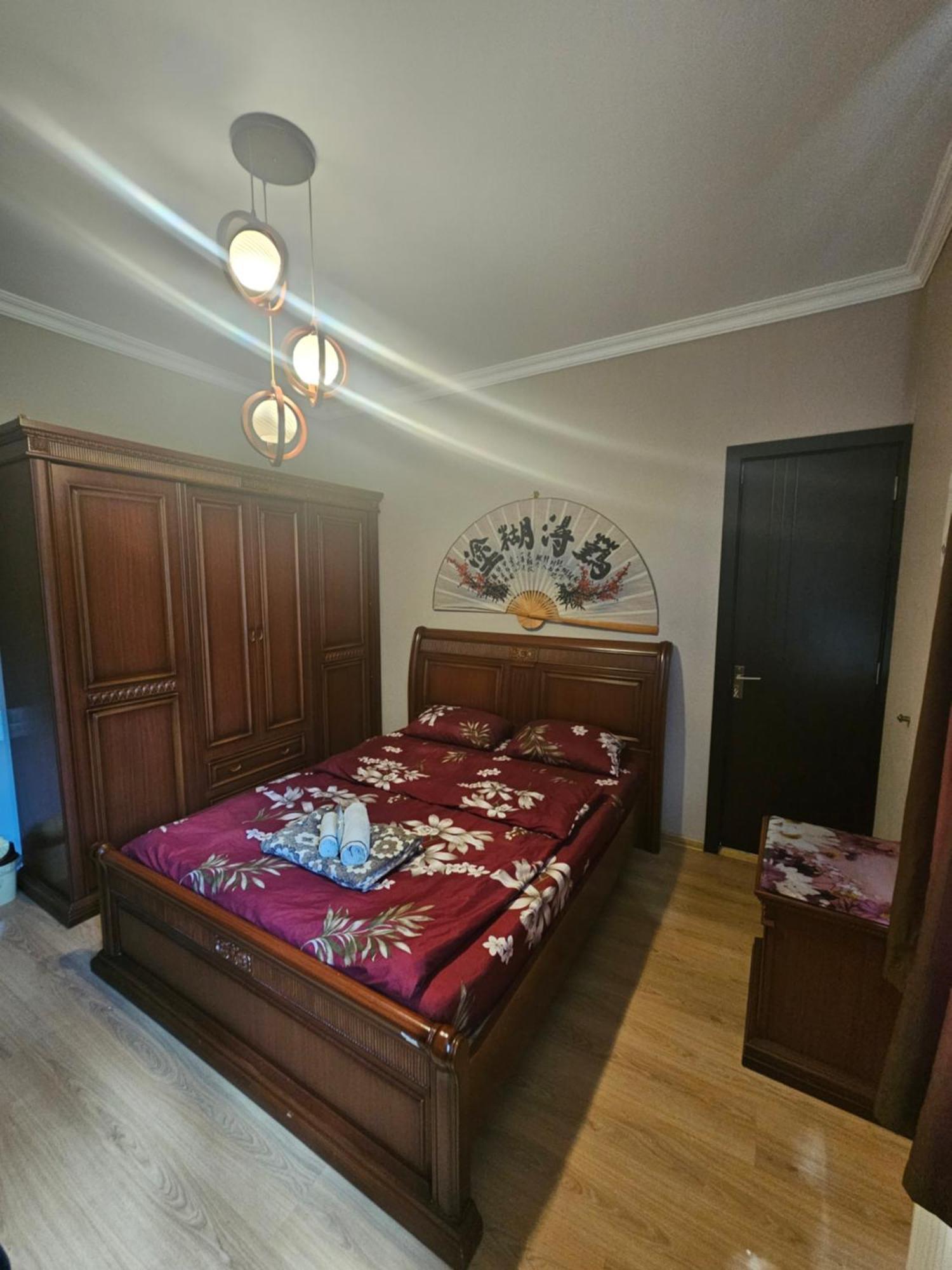 Guesthouse Different ティビリシ エクステリア 写真