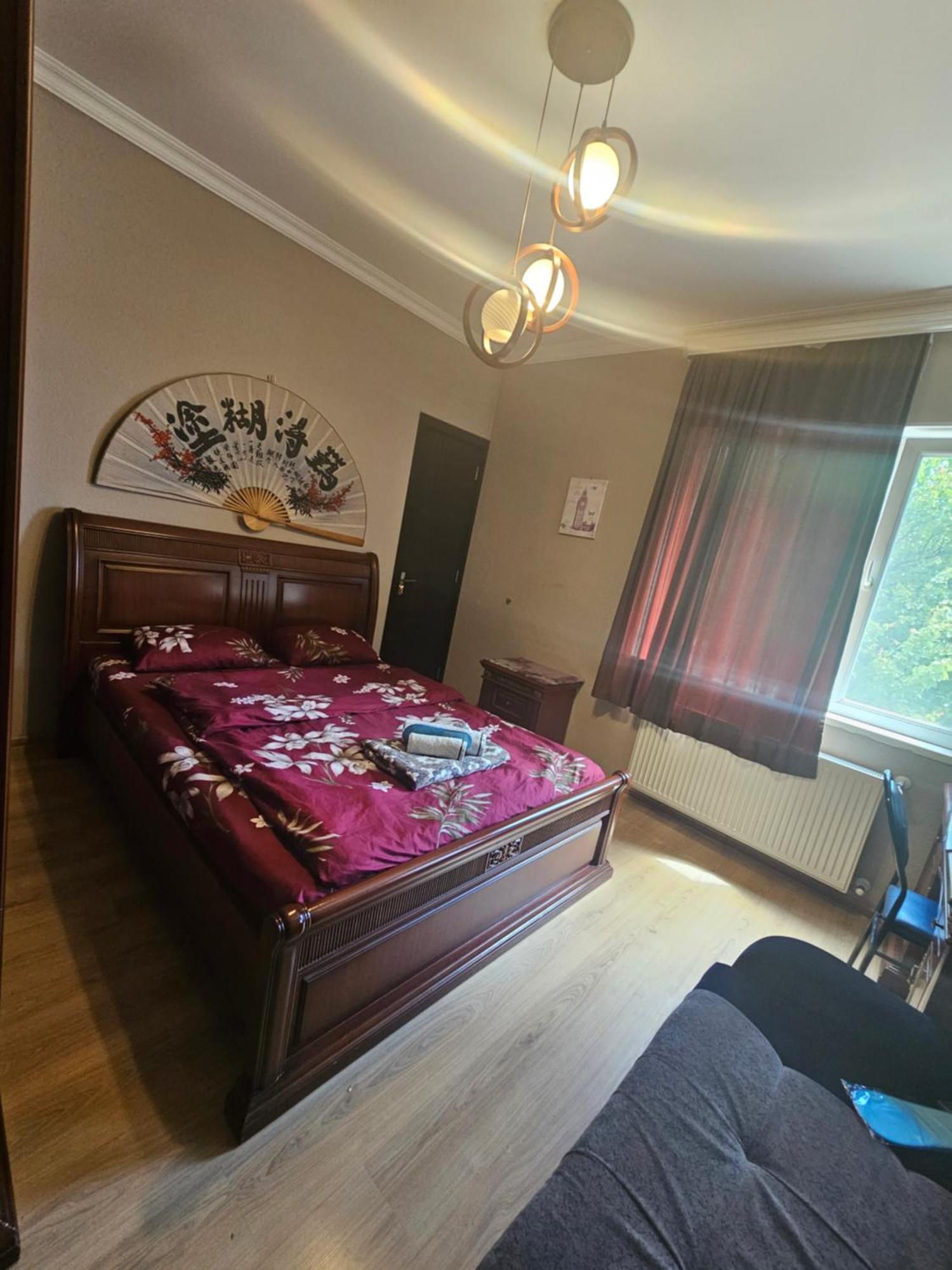 Guesthouse Different ティビリシ エクステリア 写真