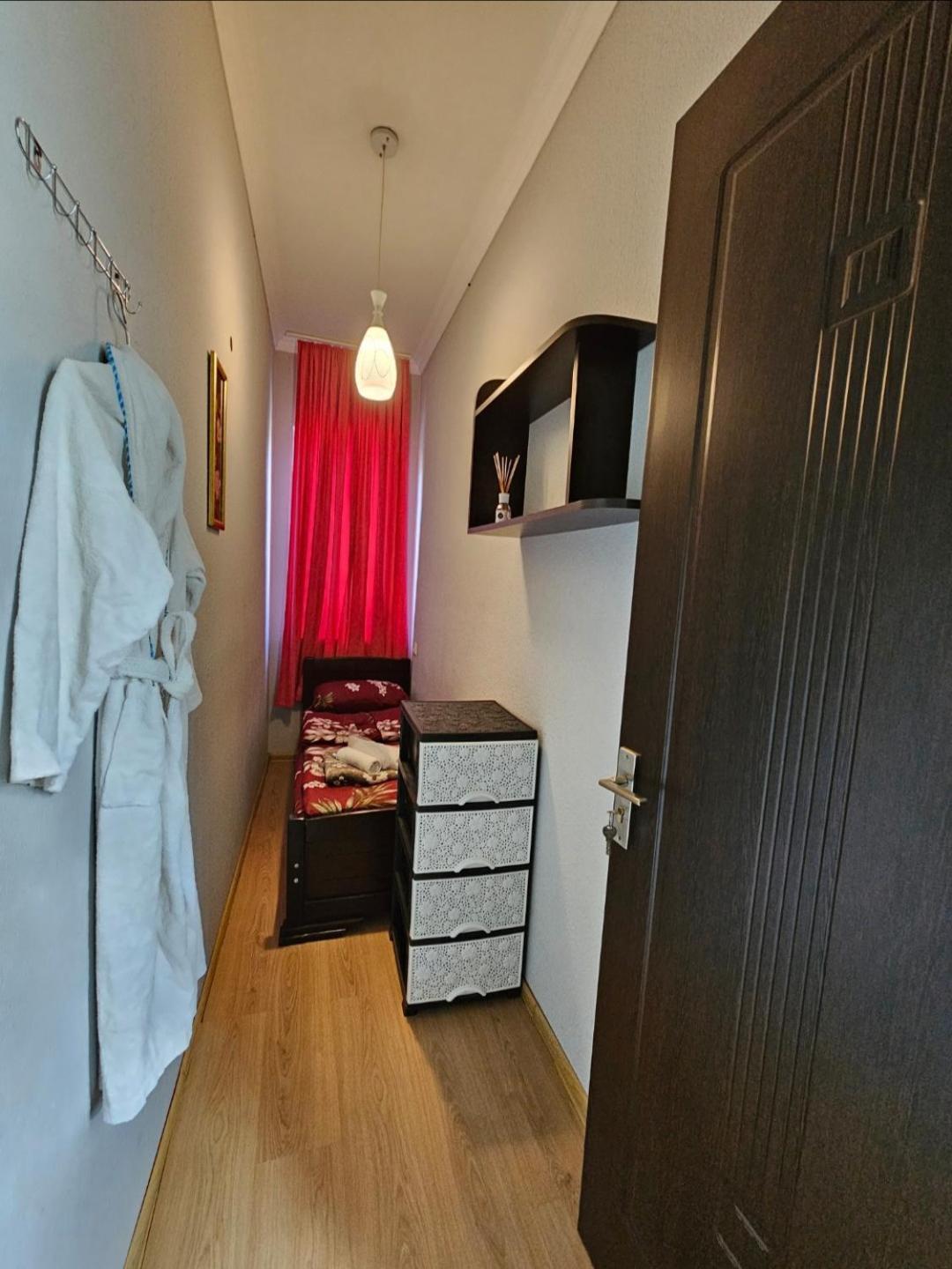 Guesthouse Different ティビリシ エクステリア 写真