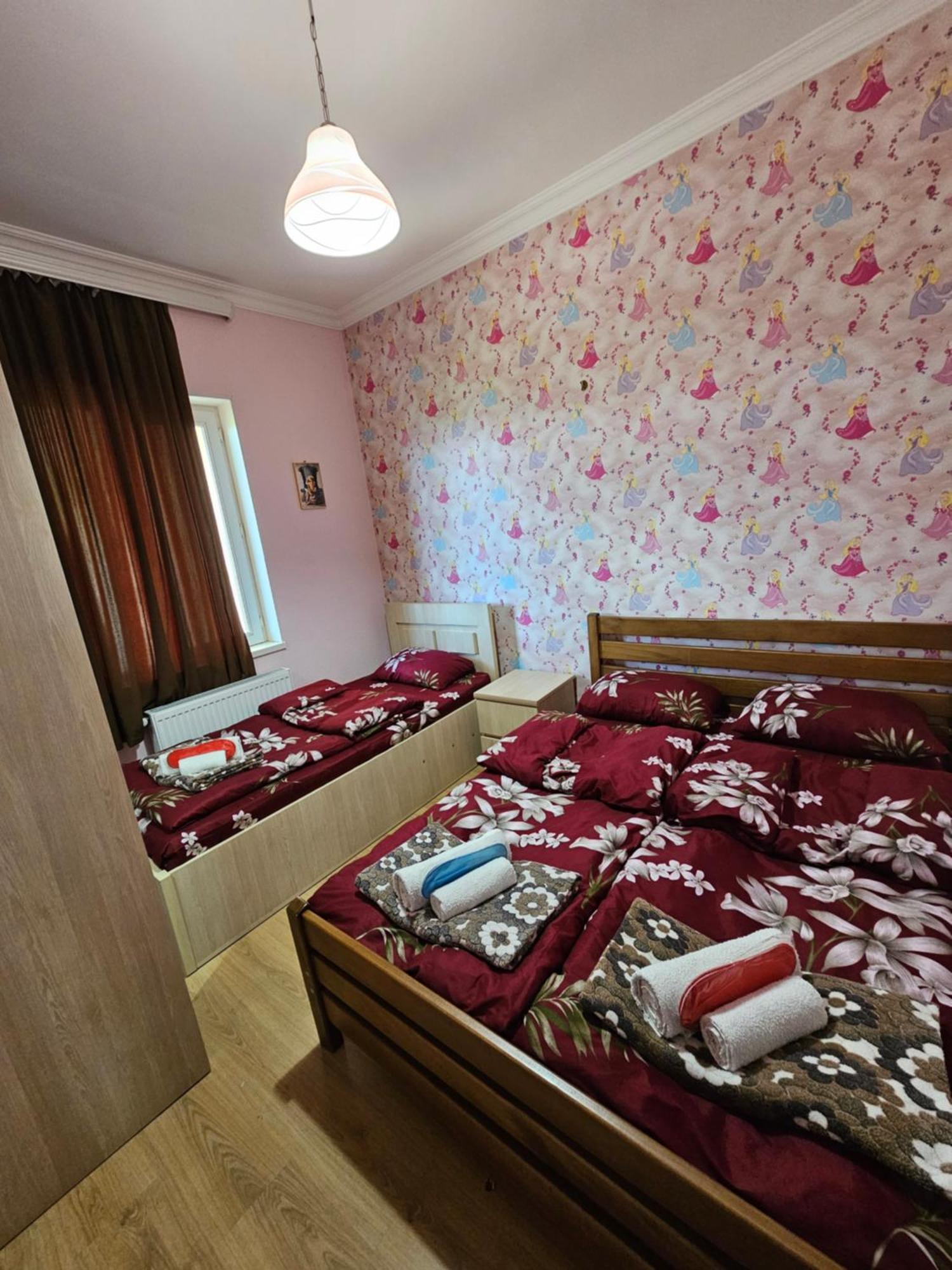 Guesthouse Different ティビリシ エクステリア 写真