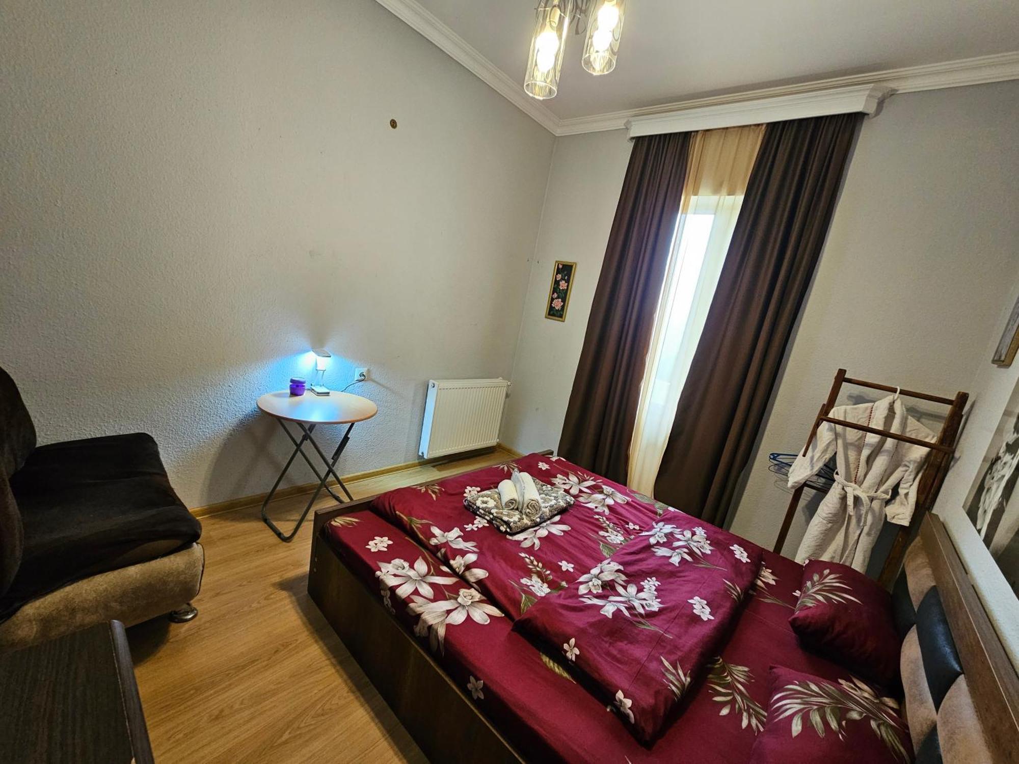 Guesthouse Different ティビリシ エクステリア 写真