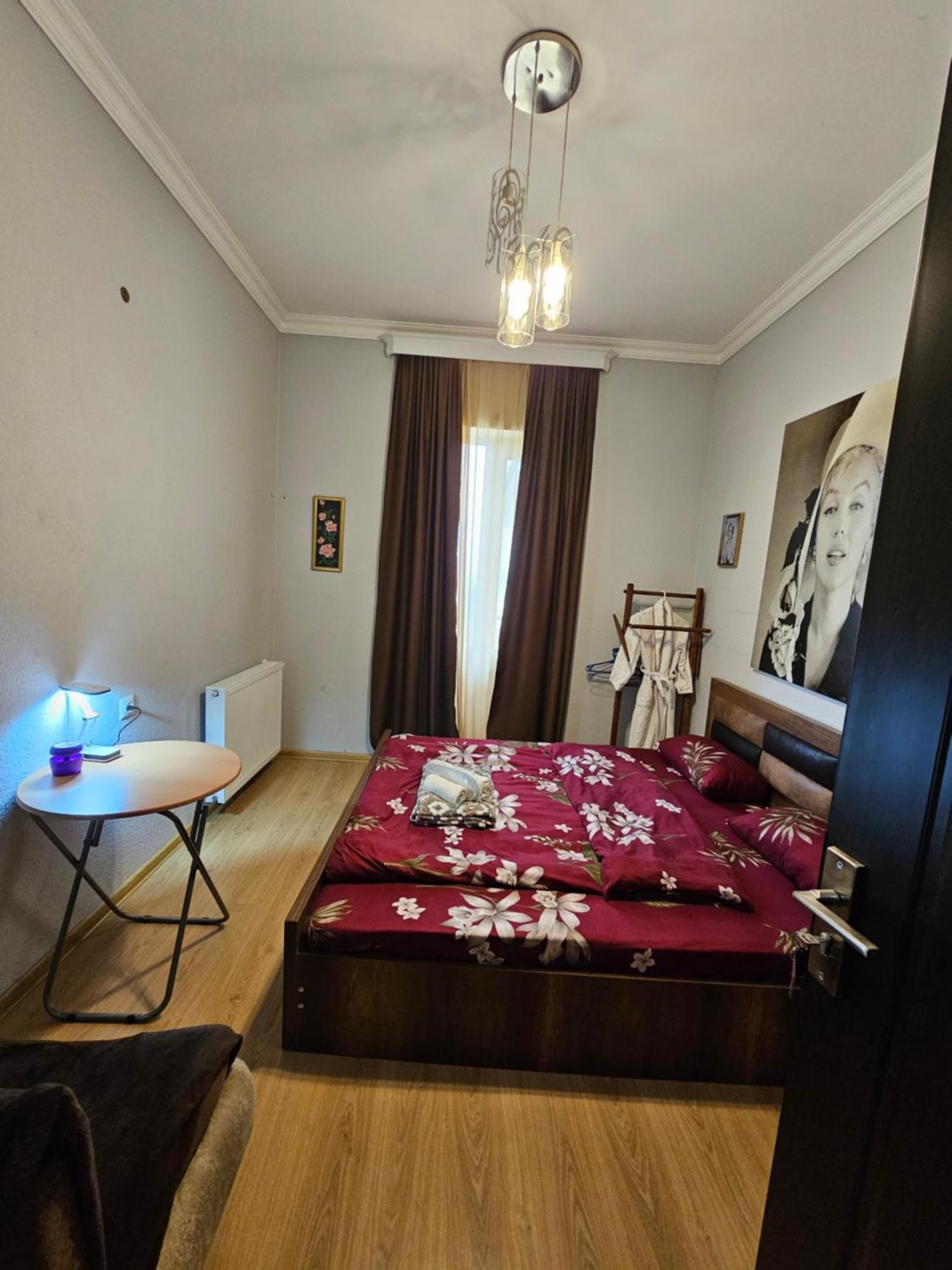 Guesthouse Different ティビリシ エクステリア 写真